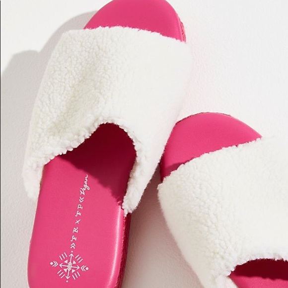 NWOB FARYL ROBIN + FREE PEOPLE Vegan Daydreamer Teddy Slides - Picture 3 of 3